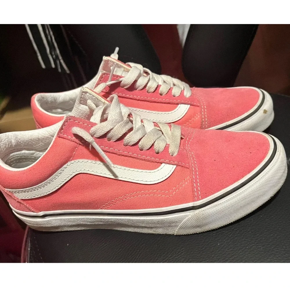 Vans - Picture 1 of 4